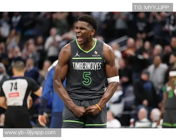 爱德华兹表现出色19投9中砍下31分8篮板5助攻三分球命中率高达50 爱德华兹表现出色19投9中砍下31分8篮板5助攻三分球命中率高达50